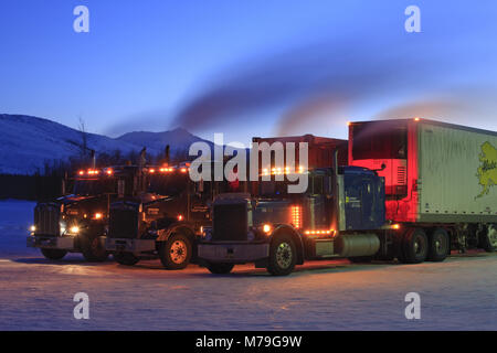 Nordamerika, USA, Alaska, North Alaska, James Dalton Highway, Coldfoot, Lkw, Stockfoto