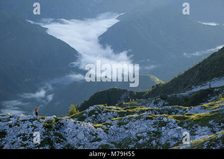 Wandern Szene in Monte Cavallo, Dolomiten heigh Route Nr. 7, Karnischen Alpen, Venetien, Italien, Stockfoto