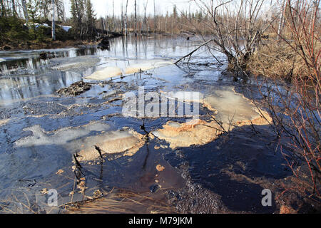 In Nordeuropa, Russland, Komi region, Usinsk, Öl, Verschmutzung, Ölpest, Stockfoto