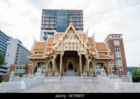 Die Bimukstan Siriraj Museum im Siriraj Krankenhaus in Wang Lang in Thonburi in Bangkok in Thailand. Thailand, Bangkok, November 2017 Stockfoto