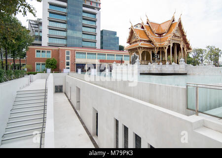 Die Bimukstan Siriraj Museum im Siriraj Krankenhaus in Wang Lang in Thonburi in Bangkok in Thailand. Thailand, Bangkok, November 2017 Stockfoto