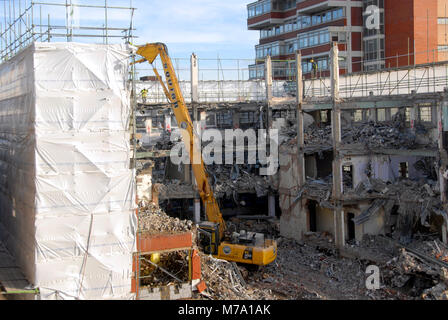 Abriss der Gebäude für Sanierung, Orpington, Kent, England Stockfoto