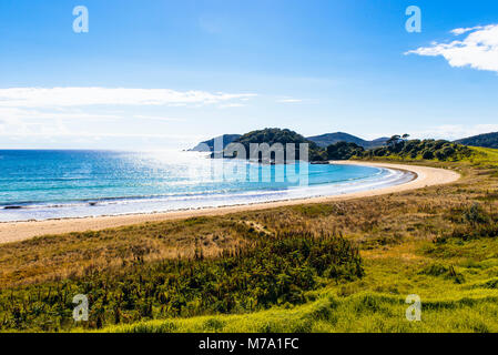 Blick über Maitai Bay auf die Karikari Halbinsel, North Island, Neuseeland Stockfoto