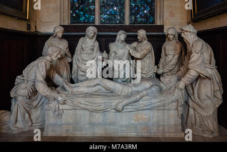 Paris, Frankreich - 7. Januar 2018: die Statuen der Deposition von Jesus am Kreuz in der Kirche von St. Stephen's auf den Berg in Par Stockfoto