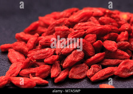 Ein Haufen von Goji Beeren sonst wie wolfberries ursprünglich aus China bekannt. Stockfoto