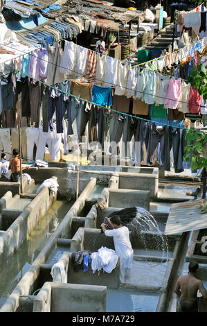 Dhobi Ghats von Mumbai, wo Inder die Wäsche machen. Es ist ein Open air Waschsalon, wo die Scheiben, als Dhobis, saubere Kleidung und Bettwäsche bekannt. Indi Stockfoto