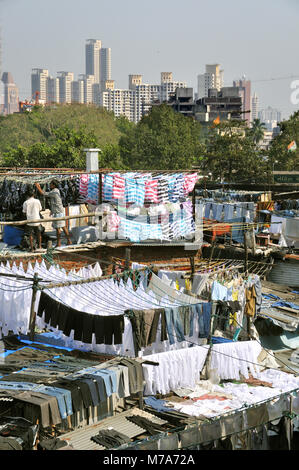 Dhobi Ghats von Mumbai, wo Inder die Wäsche machen. Es ist ein Open air Waschsalon, wo die Scheiben, als Dhobis, saubere Kleidung und Bettwäsche bekannt. Indi Stockfoto