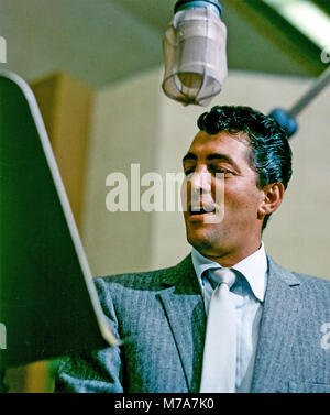 DEAN MARTIN (1917-1995) Werbefoto der amerikanischen Sänger und Schauspieler etwa 1960 Stockfoto