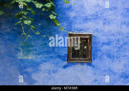 Blaue Wand Holz- Fenster, Cumalikizik, Bursa Stockfoto