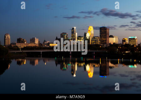 Minneapolis, Minnesota, USA. Bild von Minneapolis Downtown Skyline bei Sonnenuntergang. Stockfoto