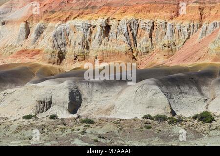 Bunte wüste Landschaft im Tal des Mondes, Bosque Petrificado Jose Ormachea, Sarmiento, Chubut, Argentinien Stockfoto