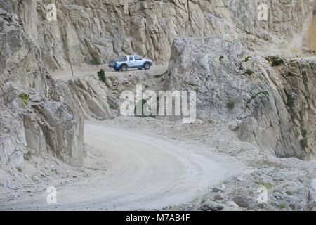 Fahrzeug mit Allradantrieb auf eine abenteuerliche Seite Straße der Carretera Autral, in der Nähe von Bahia Murta, auch Puerto Murta Stockfoto