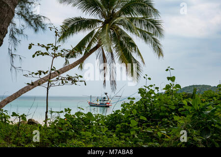 Ko Phangan Strand mit Fischerbooten, Thailand Stockfoto