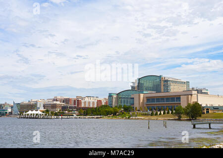 OXON Hill, Maryland, USA - 11. SEPTEMBER: nationalen Hafen Panorama am 11. September 2016. Die Waterfront mit Restaurants, Geschäften und Filme der Unte Stockfoto