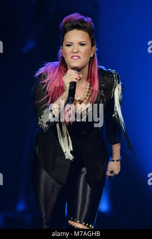 SUNRISE, FL - 25. Februar: Demi Lovato führt bei BB&T Center, die am 25. Februar in Sunrise, Florida 2014. Personen: Demi Lovato Stockfoto