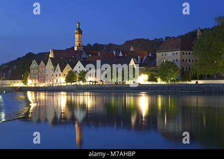 Blick über den Fluss Lech in der Altstadt von Landsberg am Lech, Oberbayern, Bayern, Deutschland, Stockfoto