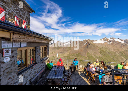 Österreich, Tirol, Ötztal, Obergurgl Ramolhaus, Terrasse des Ramolhauses Stockfoto