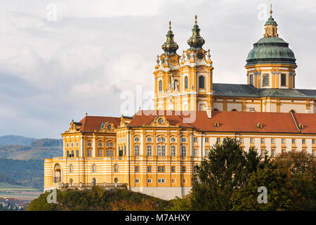 Stift Melk aus dem 11. Jahrhundert in der Wachau an der Donau Stockfoto