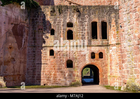 Mittelalterliche Burg in Deutschland ruinieren. Rheinland Pfalz in der Nähe von Bad Dürkheim Stadt. Stockfoto