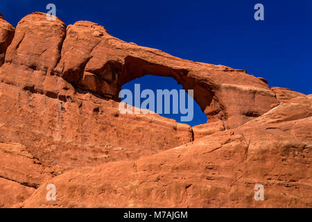 Die USA, Utah, Grand County, Moab, Arches National Park, Skyline Arch Stockfoto