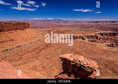 Die USA, Colorado, San Juan County, Moab, Canyonlands National Park, Insel im Himmel Ansicht schließen Grand View Point in Richtung La Sal Mountains Stockfoto