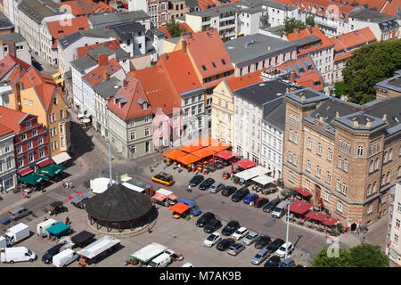 Neuer Markt, Dächer, Blick vom Turm der St. Mary's Church, Altstadt, Stralsund, Mecklenburg-Vorpommern, Deutschland, Europa Stockfoto