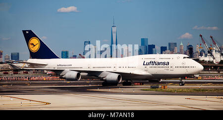 Boeing 747-400, Lufthansa, Flughafen Newark, New York City Stockfoto