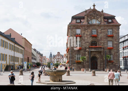 Speyer, Ansicht von der Kathedrale auf der Maximilianstraße, im Vordergrund die Domnapf und das Townhouse Stockfoto