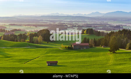 Deutschland, Bayern, alpine Landschaft im Frühling, das Morgenlicht. Stockfoto