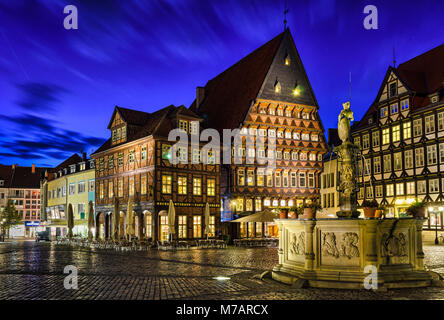 Historischer Marktplatz in Hildesheim, Deutschland bei Nacht Stockfoto