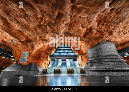 Fahrtreppen in eine U-Bahn Station in Stockholm, Schweden Stockfoto