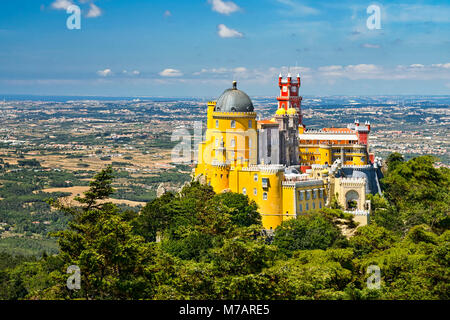 Luftaufnahme des Nationalpalastes Pena in Sintra, Portugal Stockfoto