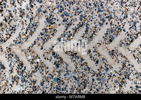 Steine im Sand am dänischen Strand Stockfoto