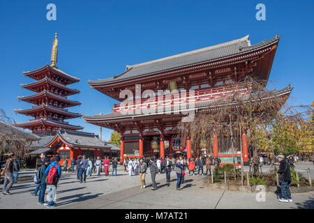 Japan, Tokyo, Stadt, Bezirk, Sensoji-Tempel in Asakusa, Nakamise Straße Stockfoto