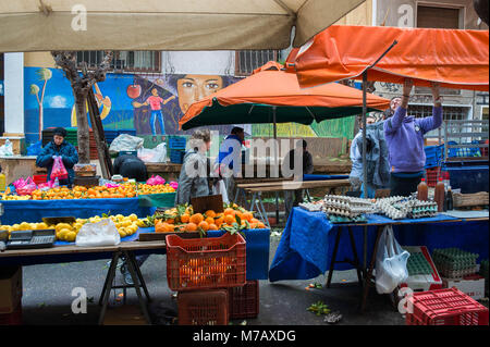 Athen. Obst- und Gemüsemarkt, Exarchia. Griechenland. Stockfoto