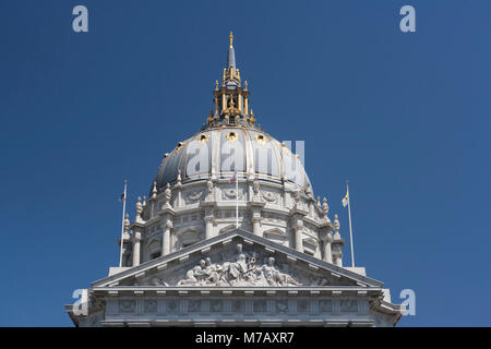 Niedrigen Winkel Blick auf ein Regierungsgebäude, Rathaus, San Francisco, Kalifornien, USA Stockfoto