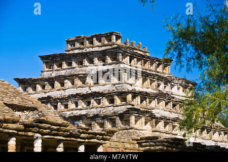 Low Angle View einer Pyramide, Pyramide der Nischen, El Tajin, Veracruz, Mexiko Stockfoto