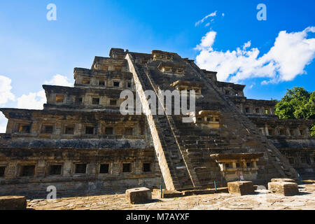 Low Angle View einer Pyramide, Pyramide der Nischen, El Tajin, Veracruz, Mexiko Stockfoto