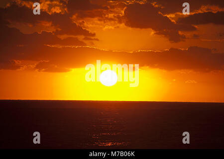 Sonnenuntergang über dem Meer, Miami Beach, Florida, USA Stockfoto