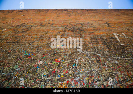 Bubble Gums auf eine Wand, Kaugummi Gasse, San Luis Obispo, Kalifornien, USA Stockfoto