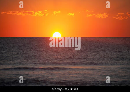 Sonnenuntergang über dem Meer, Miami Beach, Florida, USA Stockfoto