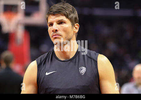 Los Angeles, CA, USA. 9 Mär, 2018. Cleveland Kavaliere guard Kyle Korver (26) beim Warm-ups die Cleveland Cavaliers Los Angeles Clippers at Staples Center am 9. März 2018 vs. (Foto durch Jevone Moore) Credit: Csm/Alamy leben Nachrichten Stockfoto