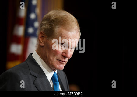 Washington, USA. 07 Mär, 2018. Us-Senator Bill Nelson, Demokrat von Florida, spricht während einer Pressekonferenz neue Pistole Gewaltprävention Rechtsvorschriften einzuführen. Credit: Alex Edelman/CNP - KEINE LEITUNG SERVICE-Credit: Alex Edelman/konsolidierte News Fotos/Alex Edelman-CNP/dpa/Alamy leben Nachrichten Stockfoto