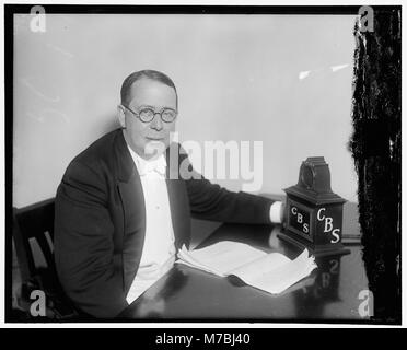 Ein Foto des Repräsentanten Crawfton aus Michigan, aufgenommen während einer CBS-Sendung. Das Bild zeigt ihn in einem formalen Setting und unterstreicht seine Rolle als Politiker während seiner Amtszeit. Stockfoto