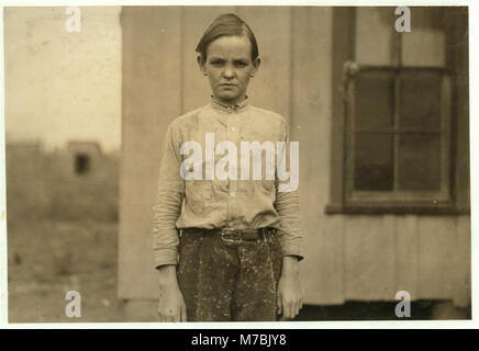 Charlie Lott 13 Jahre alt Abnehmerantrieb in Cotton Mill bei West. Seine Familie Record sagt, 12. März 1900 geboren. Arbeitet seit einem Jahr in der Mühle am Lorbeer, Fräulein kam hier vor kurzem und LOC cph. 3b21320 Stockfoto