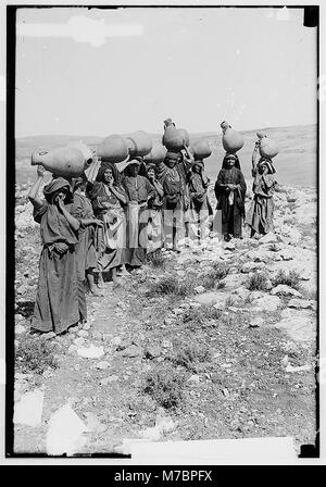 Kostüme, Charaktere, etc. Frauen, die ihr Wasser Gläser LOC matpc.00062 Stockfoto