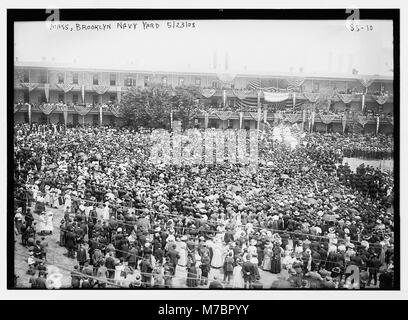 Masse an Masse in Brooklyn Navy Yard, New York LCCN 2014680475 Stockfoto