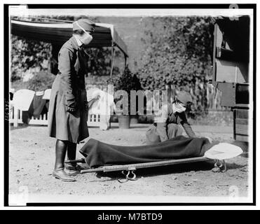 Demonstration am Roten Kreuz Rettungswagen Station in Washington, D.C. während der Pandemie 1918 LCCN 00652429 Stockfoto