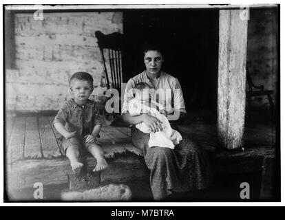 16-jährige Mädchen, das Haus zu halten. Heimat von Wilhelm Olliges. Die Kinder gehen in Parochial School. LOC 05604 nclc. Stockfoto