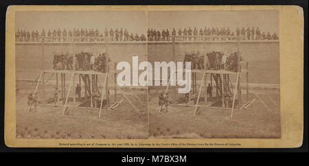 Dieses historische Bild zeigt die Ankunft der Verschwörer auf dem Gerüst am 7. Juli 1865 nach ihrer Verurteilung. Es markiert einen entscheidenden Moment in Amerika nach dem Bürgerkrieg. Stockfoto